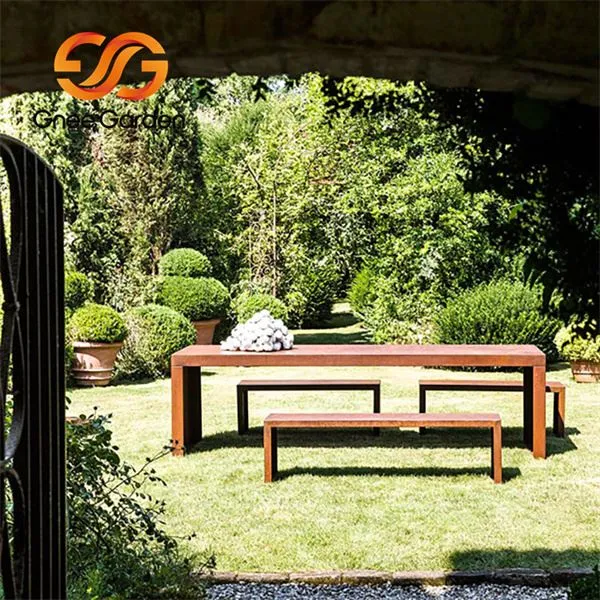 Скамейки и столы из кортеновской стали