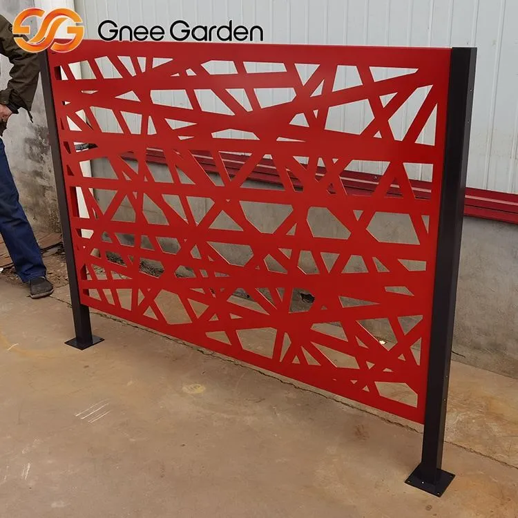 Красная замысловатая линейная работа Corten Metal раздел