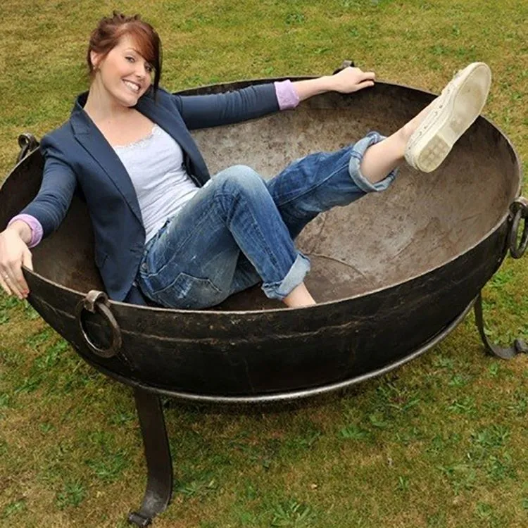 Деревенская металлическая яма для костра