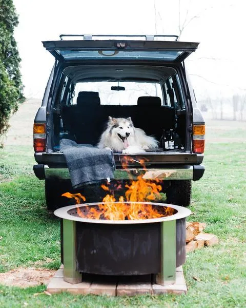 Открытая яма с нержавеющей стали.